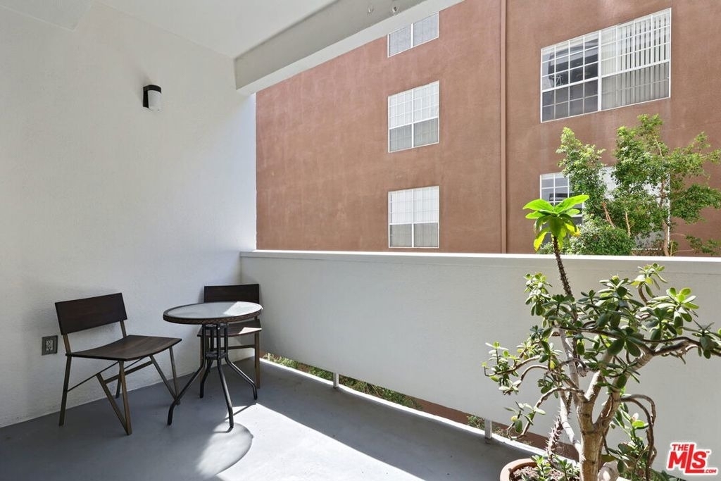 7250 Franklin Avenue - Photo 12