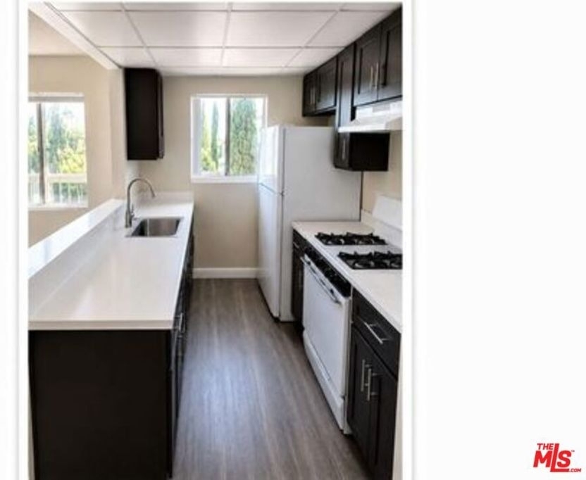 512 Veteran Avenue - Photo 3