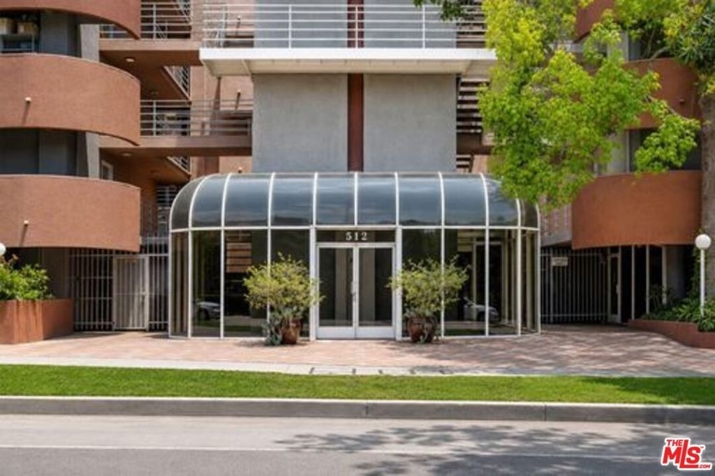 512 Veteran Avenue - Photo 10