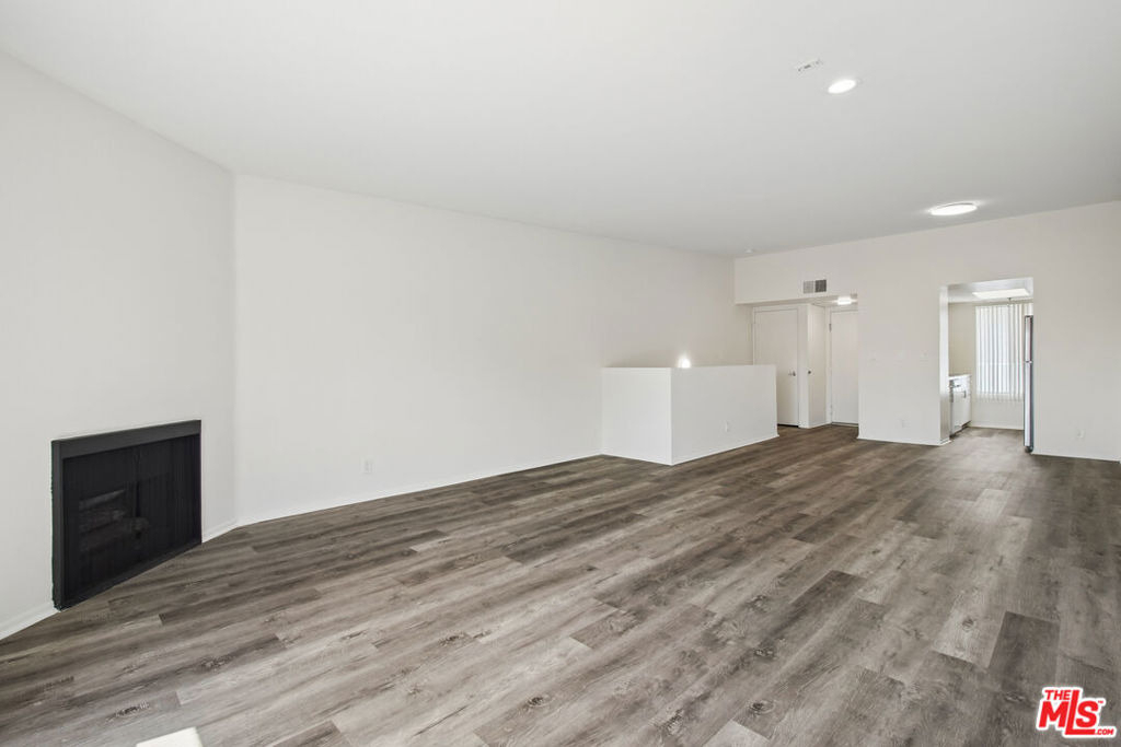 870 Crenshaw Boulevard - Photo 3
