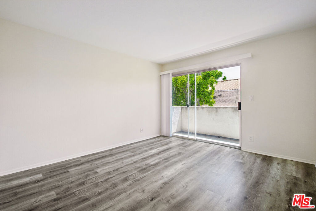 870 Crenshaw Boulevard - Photo 12