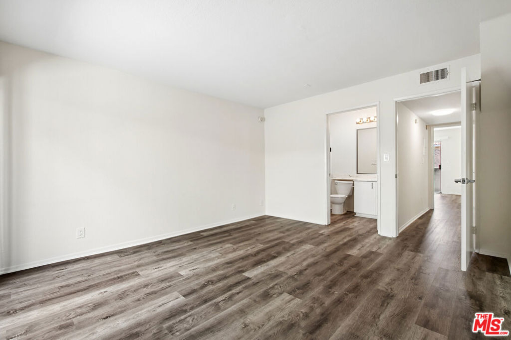 870 Crenshaw Boulevard - Photo 19