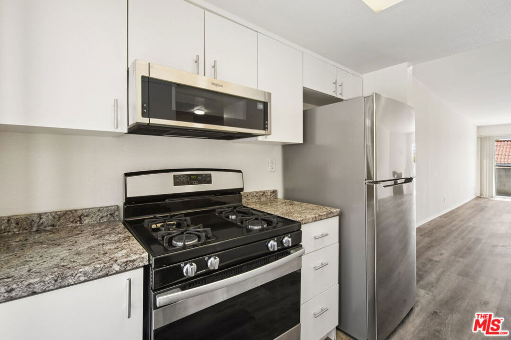 870 Crenshaw Boulevard - Photo 8