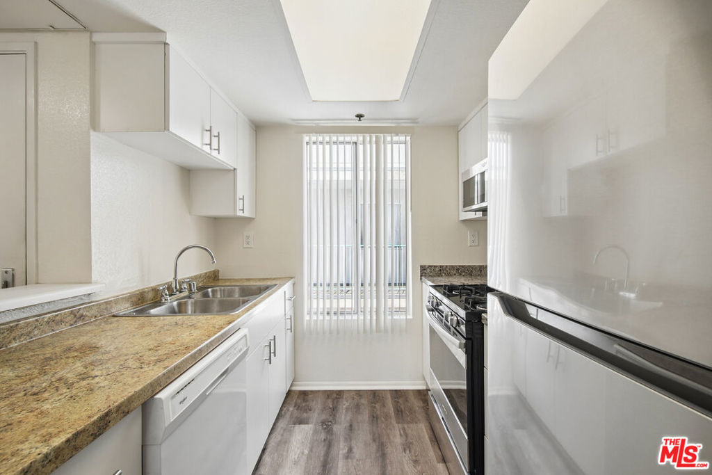 870 Crenshaw Boulevard - Photo 7