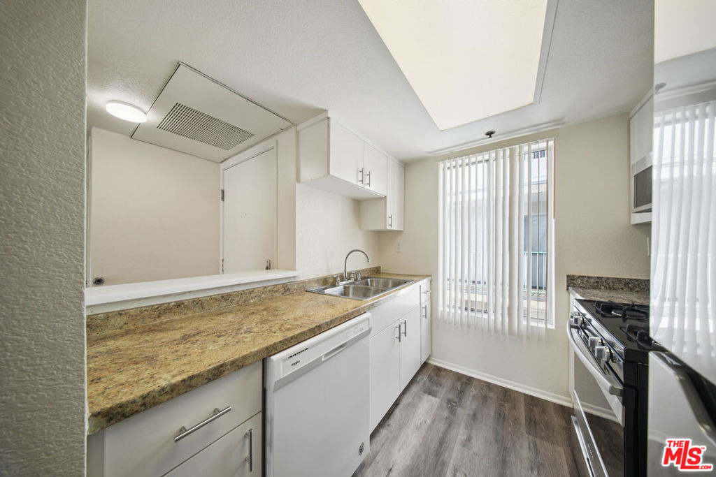 870 Crenshaw Boulevard - Photo 11