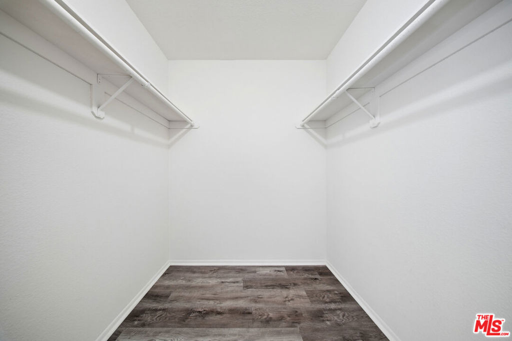 870 Crenshaw Boulevard - Photo 15