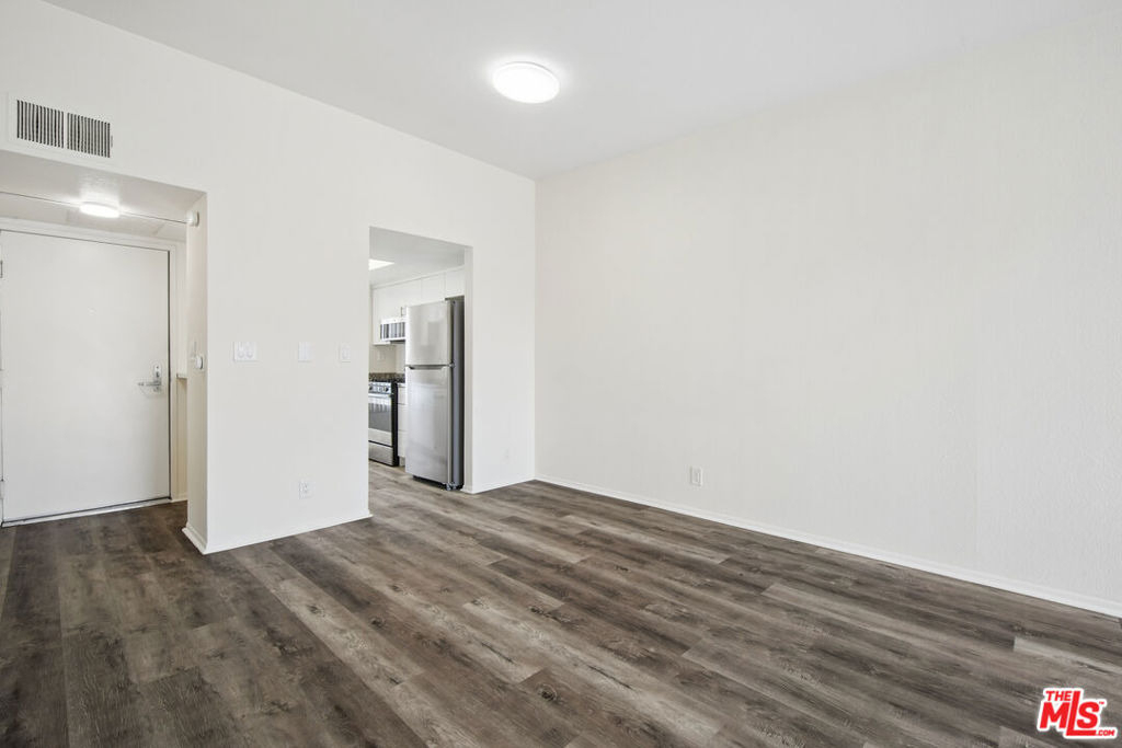 870 Crenshaw Boulevard - Photo 6