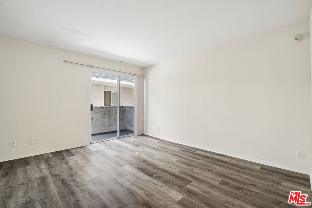 870 Crenshaw Boulevard - Photo 18