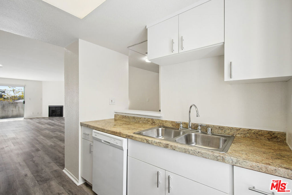 870 Crenshaw Boulevard - Photo 10