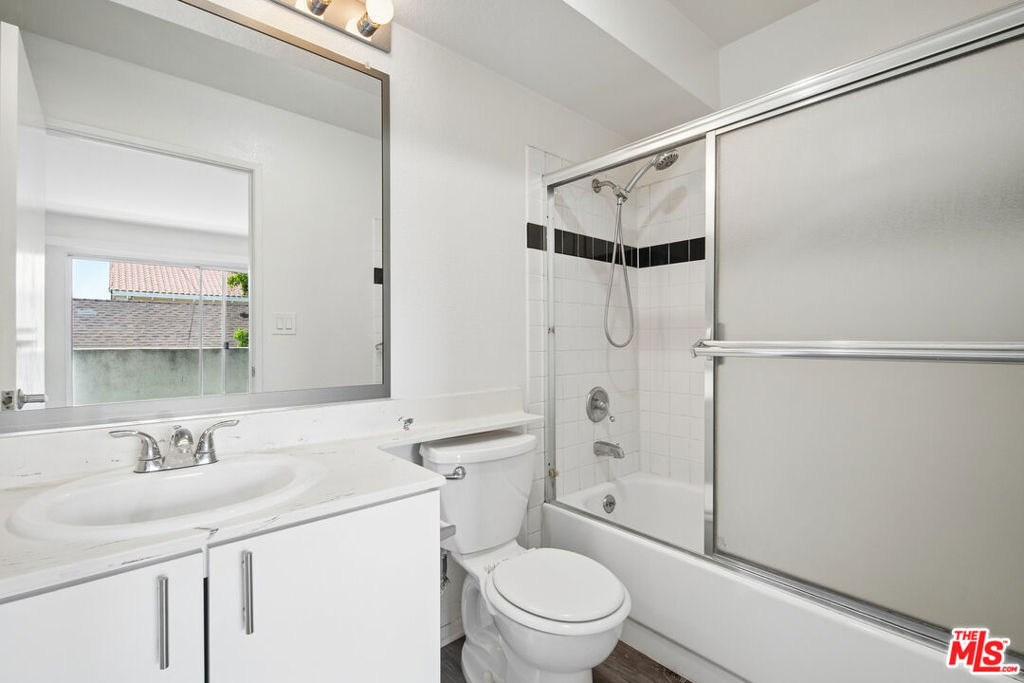 870 Crenshaw Boulevard - Photo 16