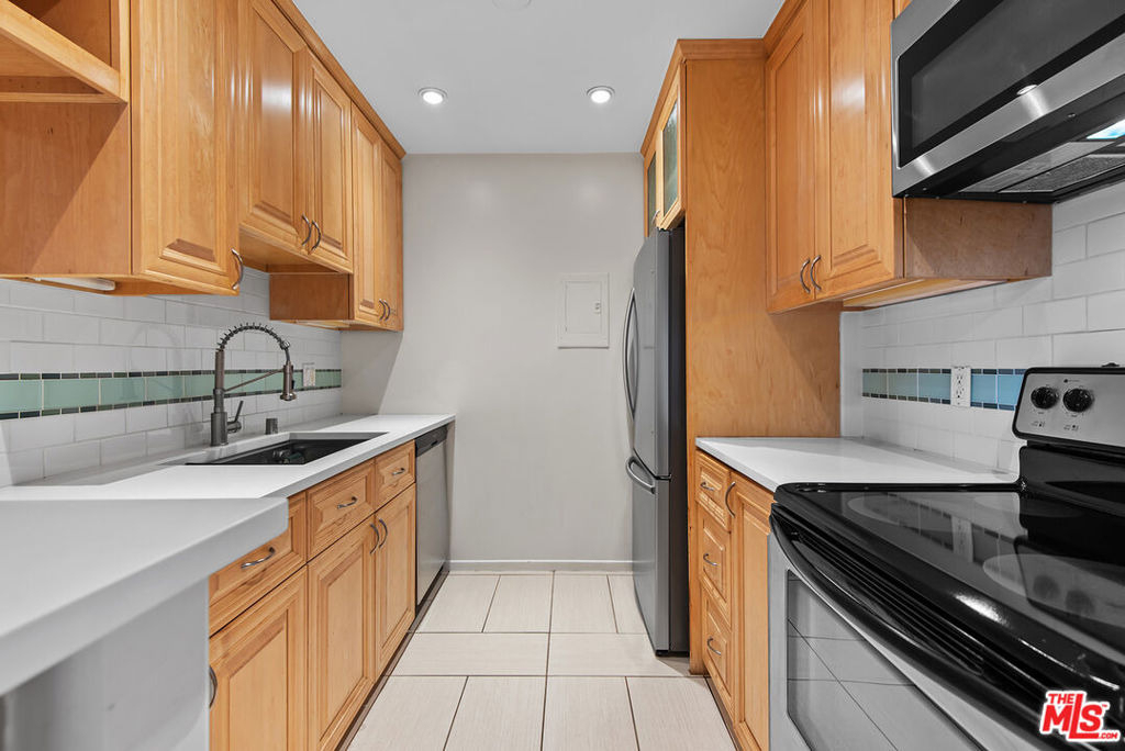 7742 Redlands - Photo 3