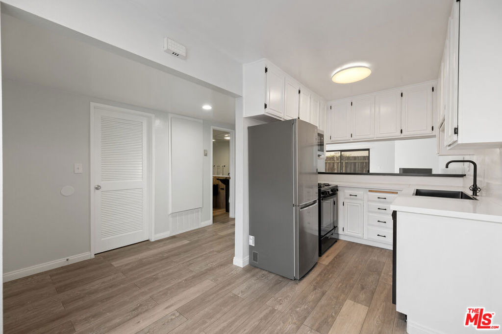 2337 Oak Street - Photo 8