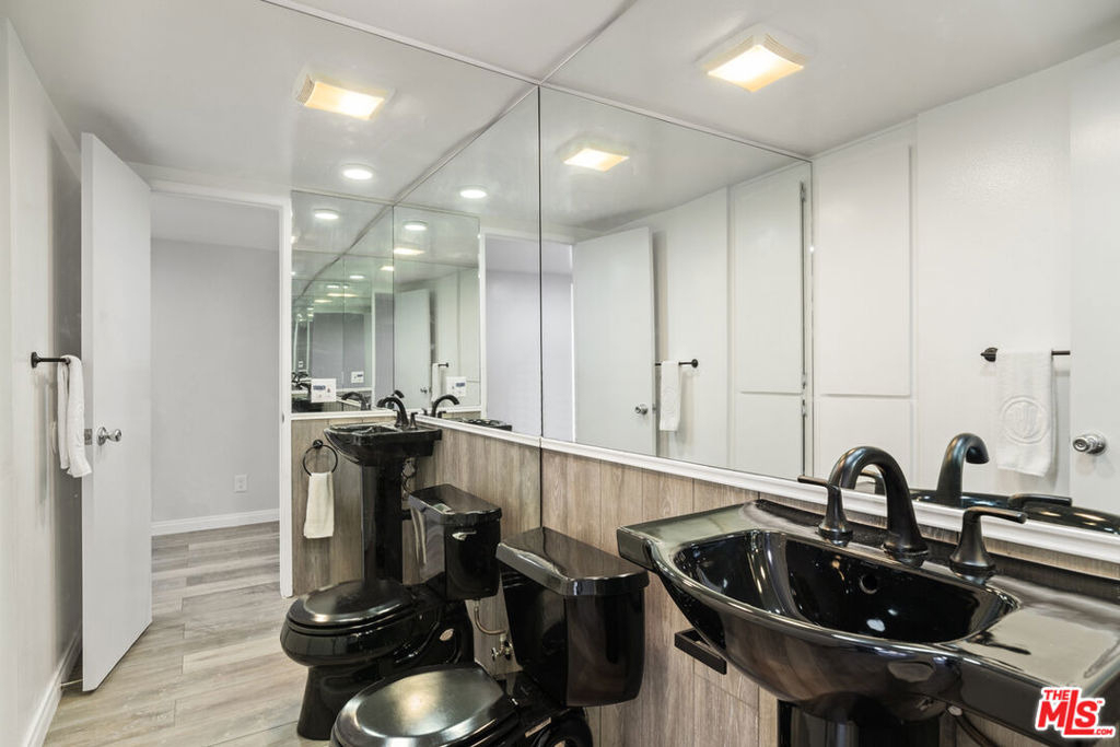 2337 Oak Street - Photo 12