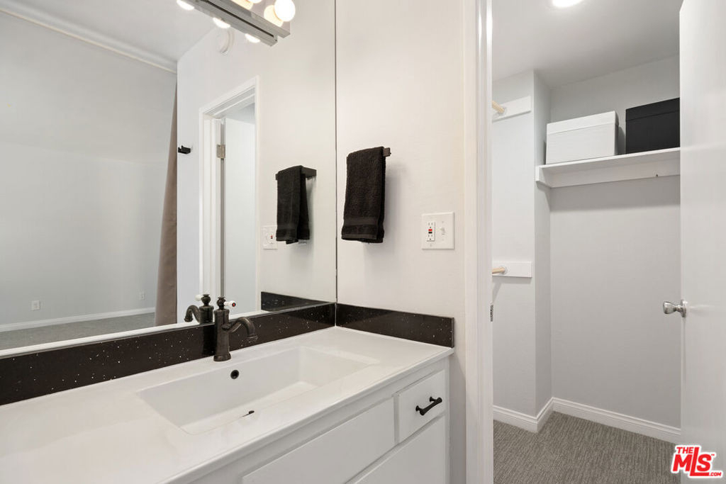 2337 Oak Street - Photo 29