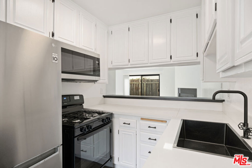 2337 Oak Street - Photo 9