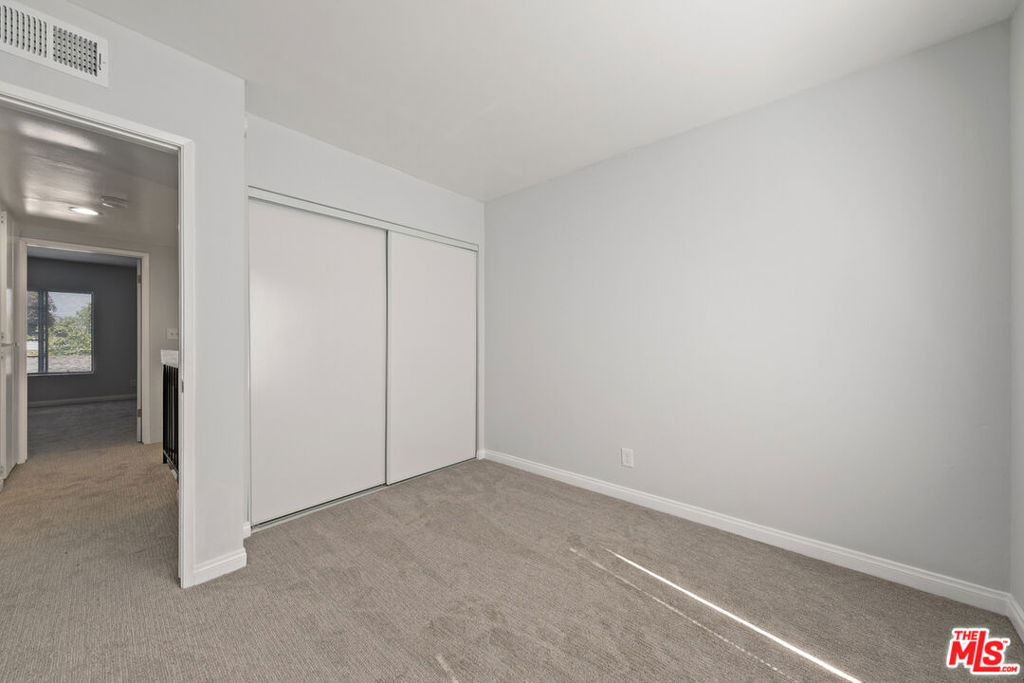 2337 Oak Street - Photo 22