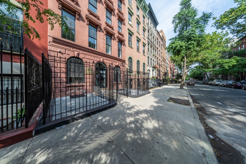 47 St Marks Place - Photo 11