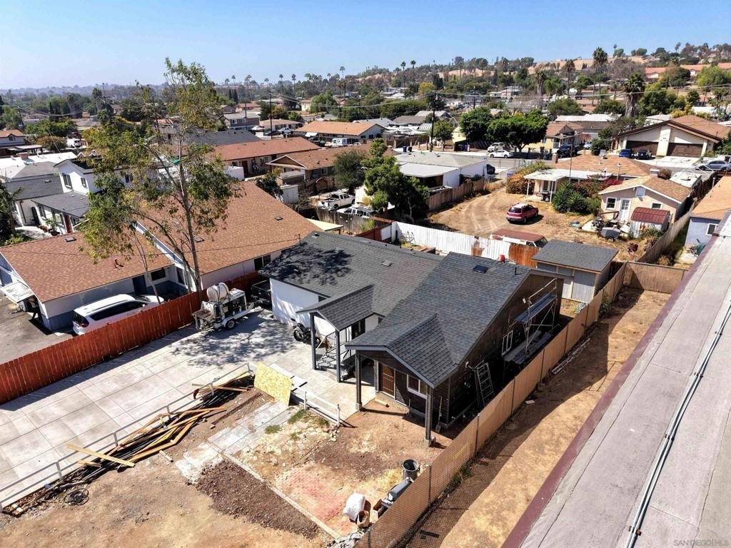 8836 Valencia St - Photo 1