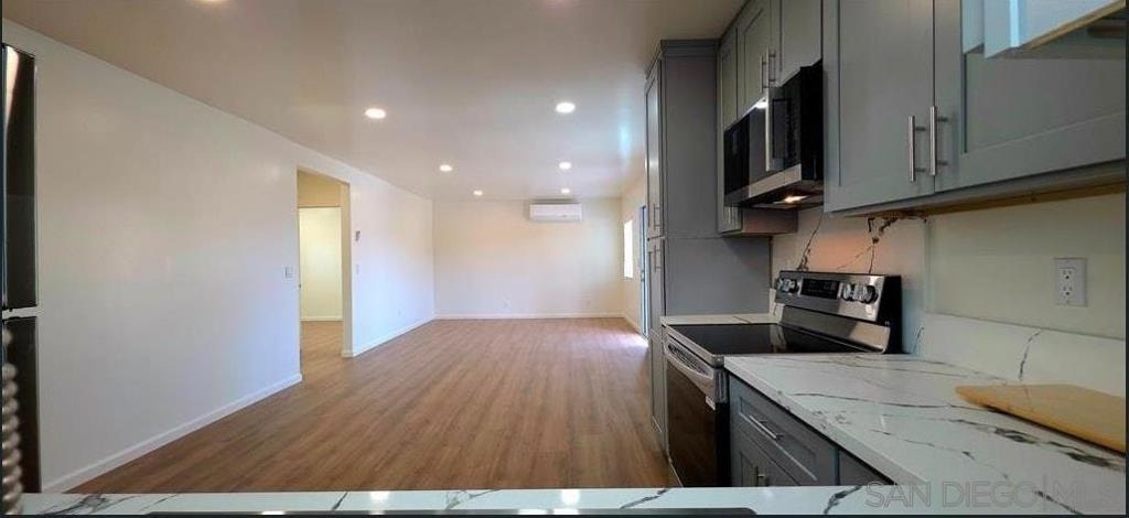 8836 Valencia St - Photo 2