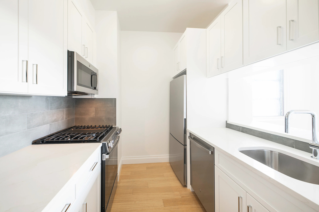21 West Street - Photo 3