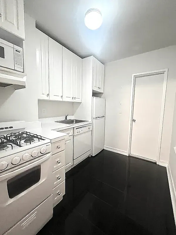 213 East 84th Street - Photo 2