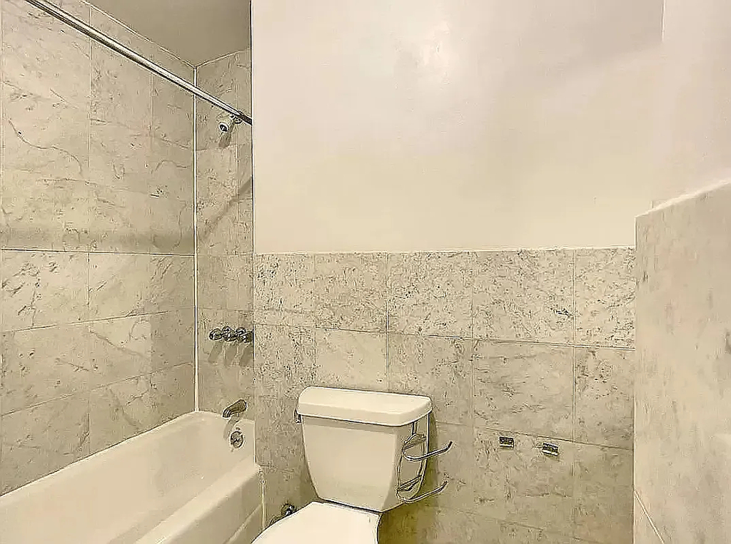 213 East 84th Street - Photo 3