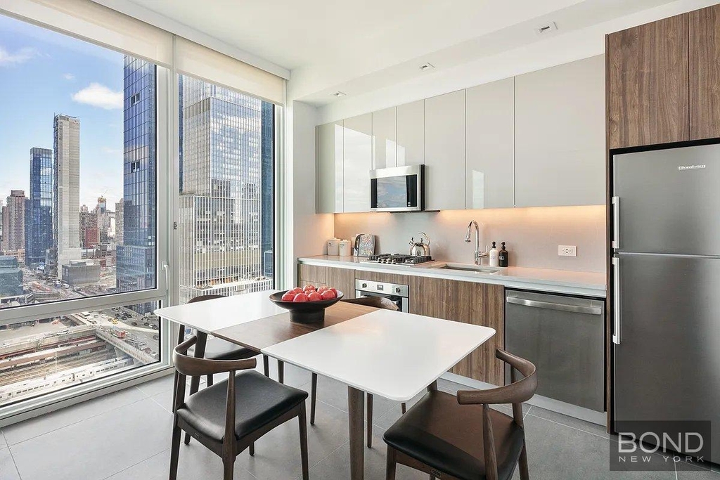 West 30th Street - Photo 4