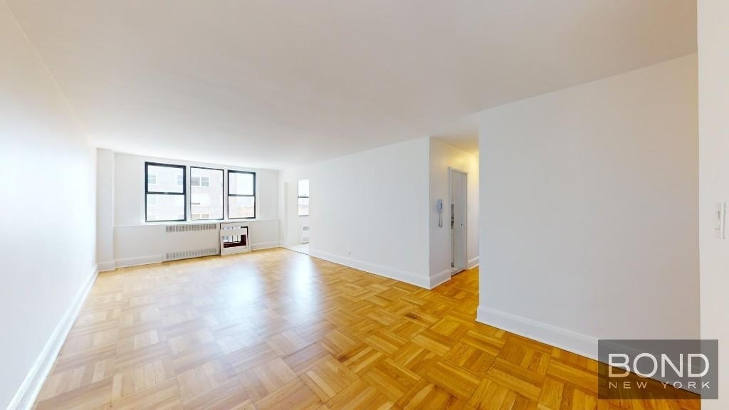 East 79th Street - Photo 0