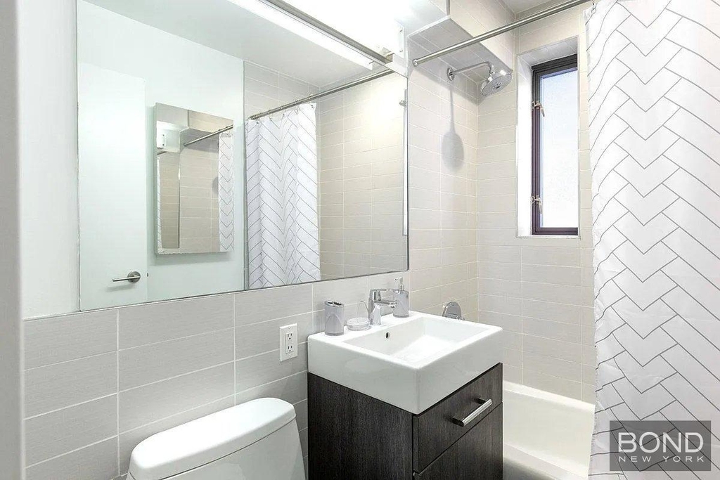 West 15th Street - Photo 4
