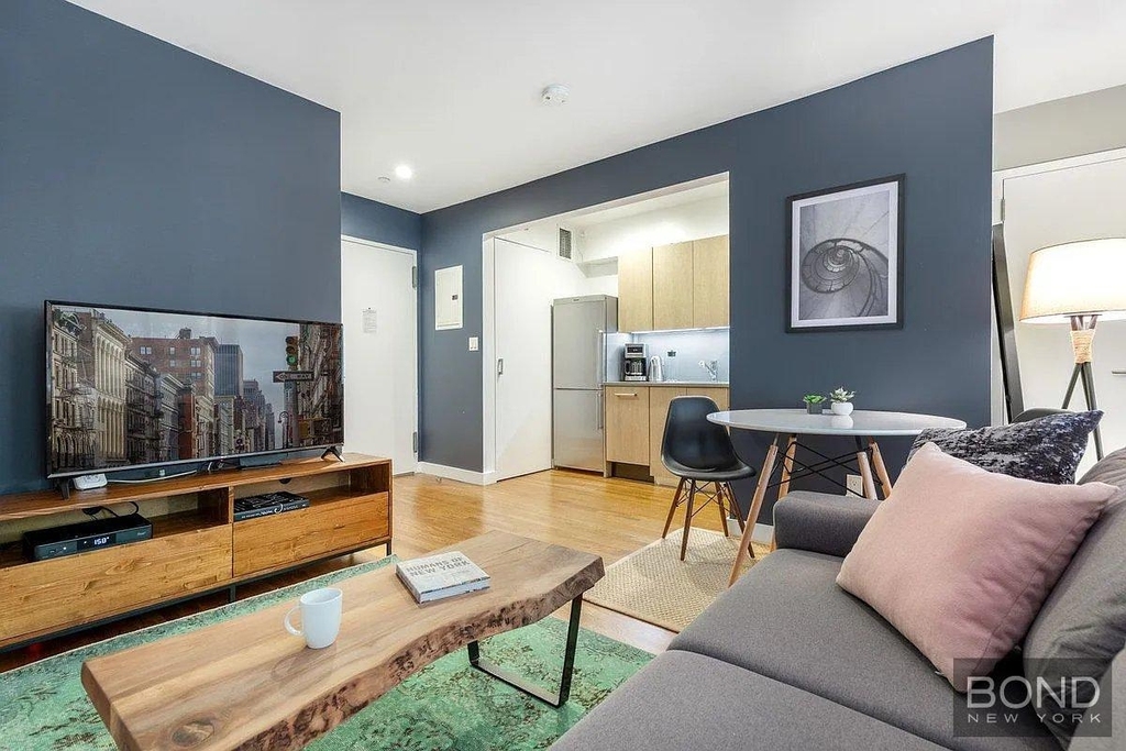 West 15th Street - Photo 1