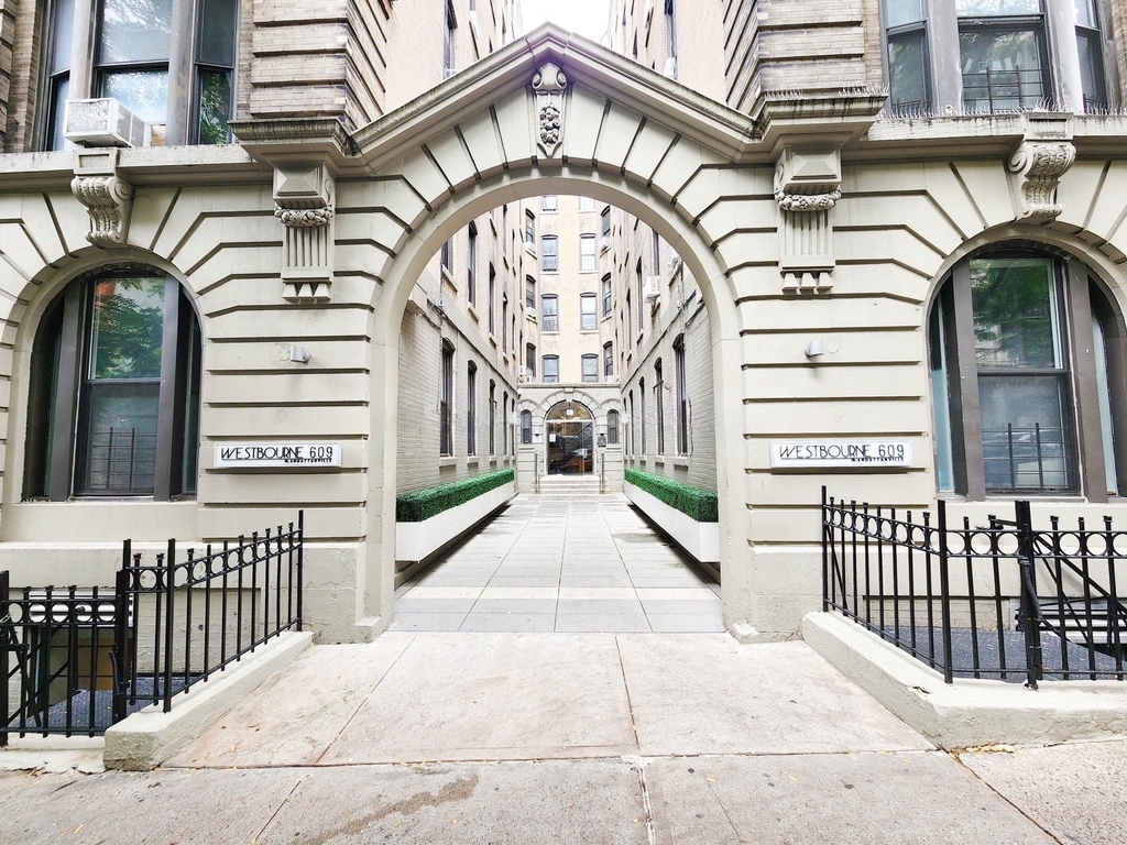 607 West 137th Street - Photo 14
