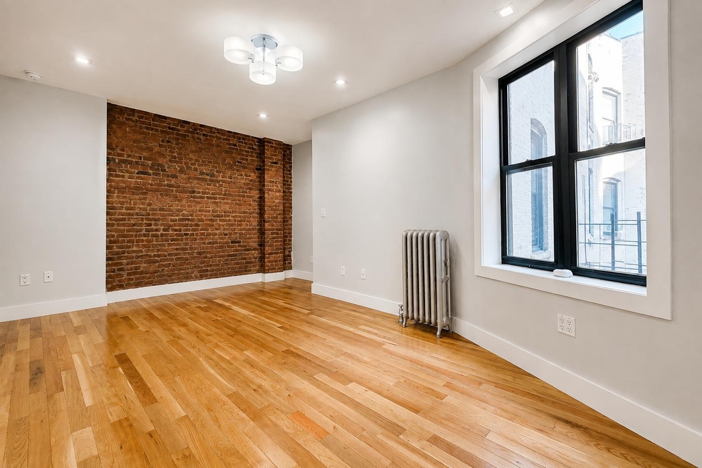 54 Vermilyea Ave - Photo 1