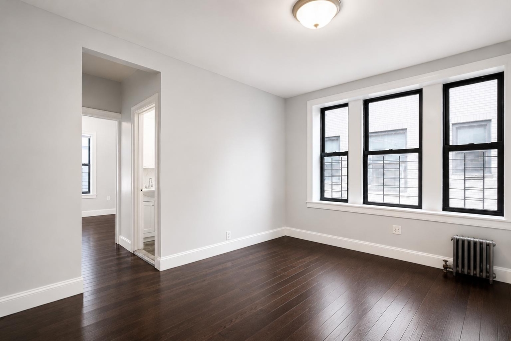 87 Post Avenue - Photo 1