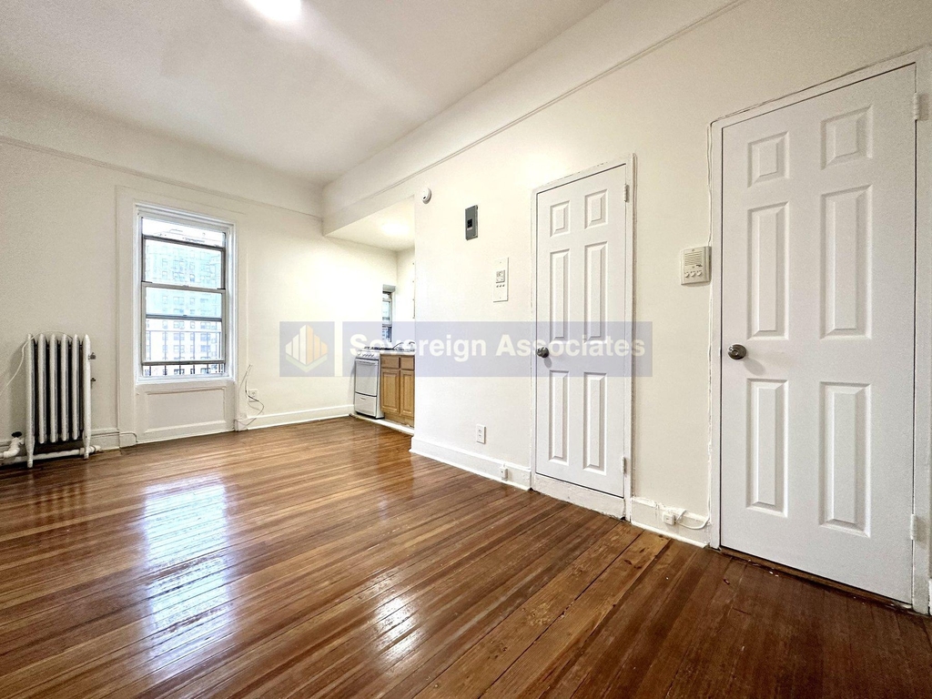 936 West End Avenue - Photo 0