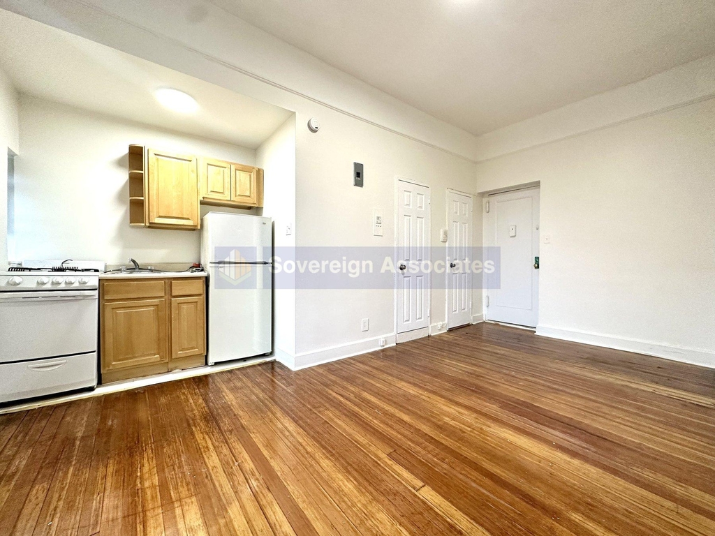 936 West End Avenue - Photo 1