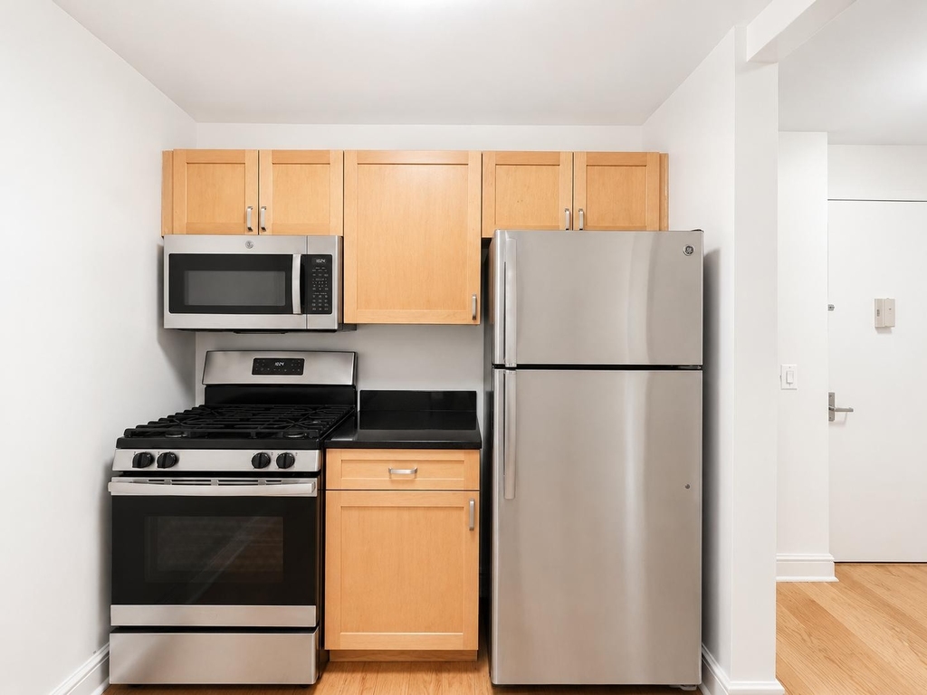323 West 96th Street - Photo 6