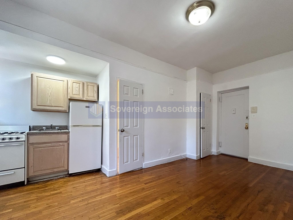 936 West End Avenue - Photo 1