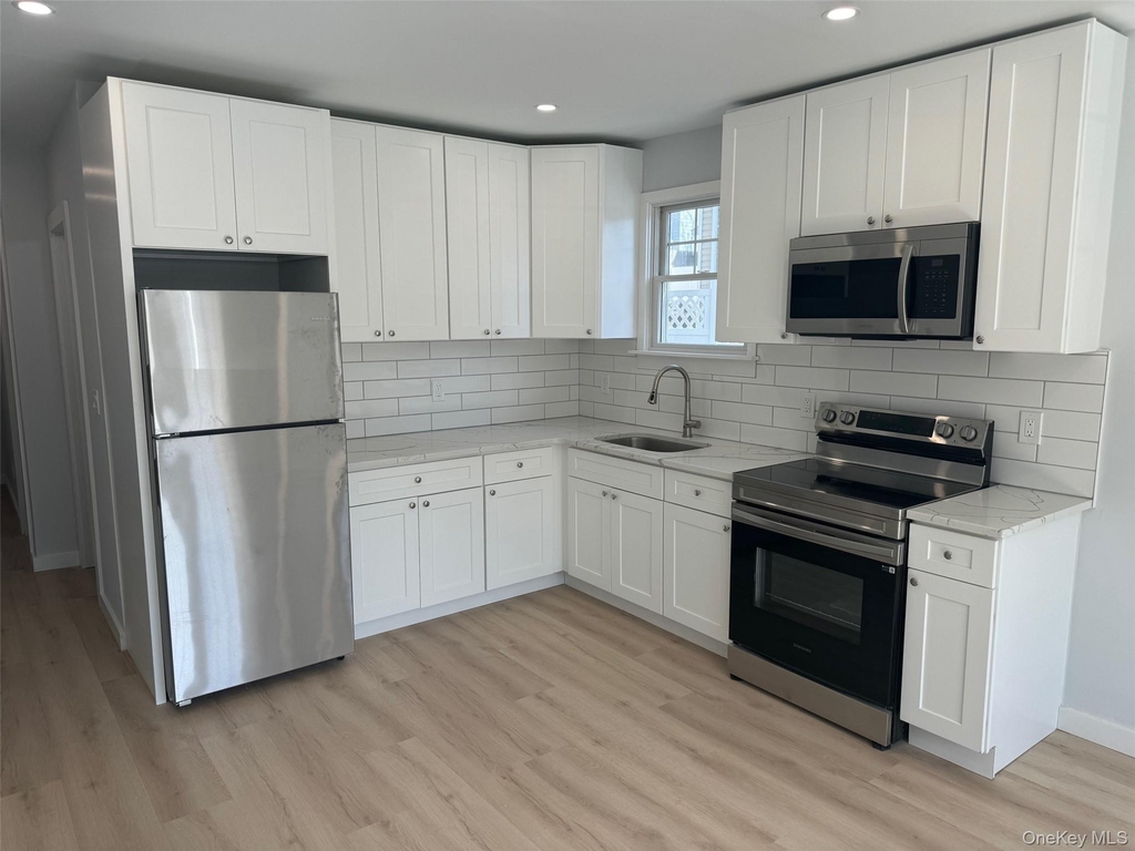 34 Bush Avenue - Photo 0