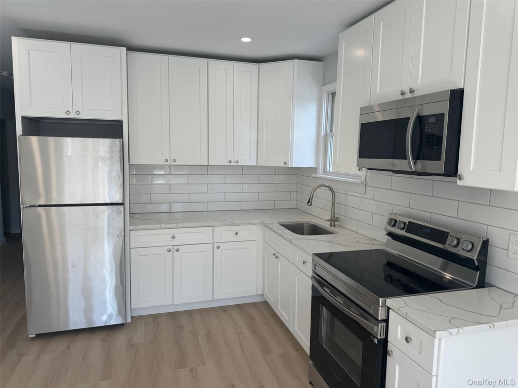 34 Bush Avenue - Photo 2
