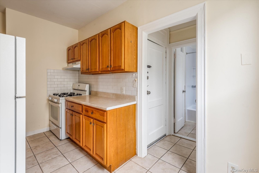 71-06 Grand Avenue - Photo 4
