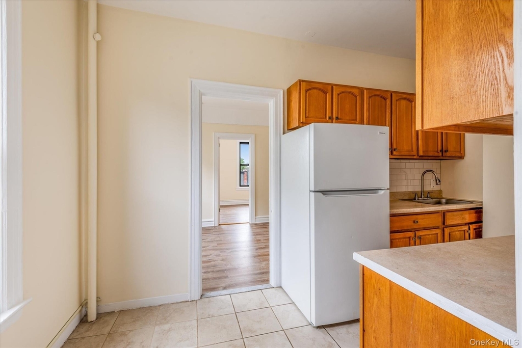 71-06 Grand Avenue - Photo 3
