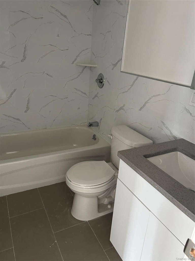 6-05 129st Street - Photo 3