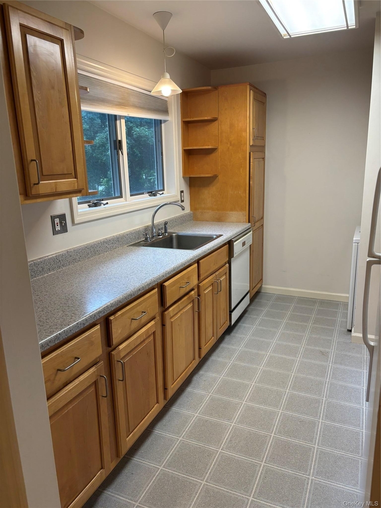 600 Route 22 - Photo 1