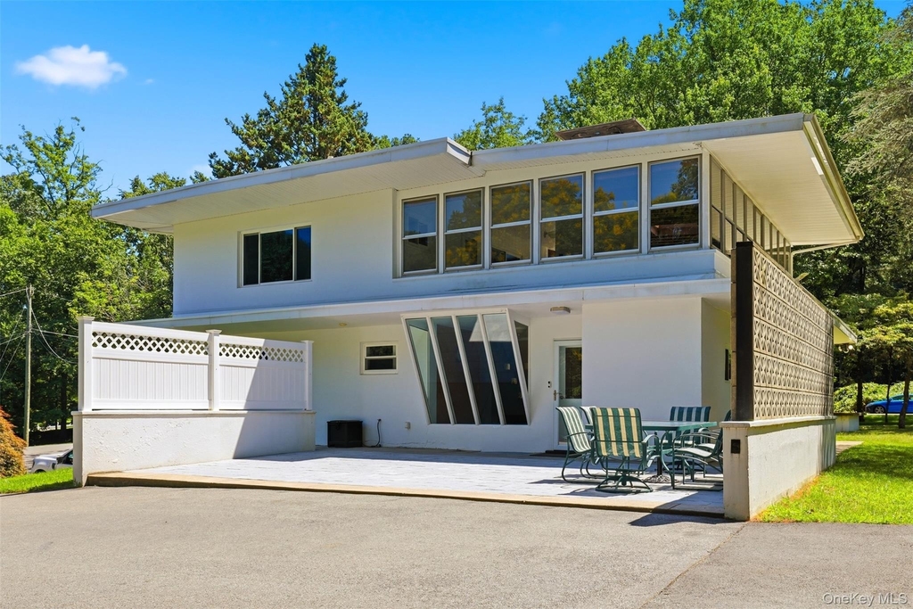 58 Carolyn Road E - Photo 1