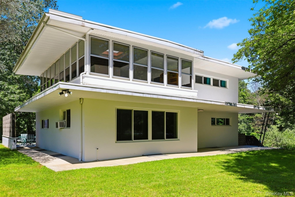 58 Carolyn Road E - Photo 3