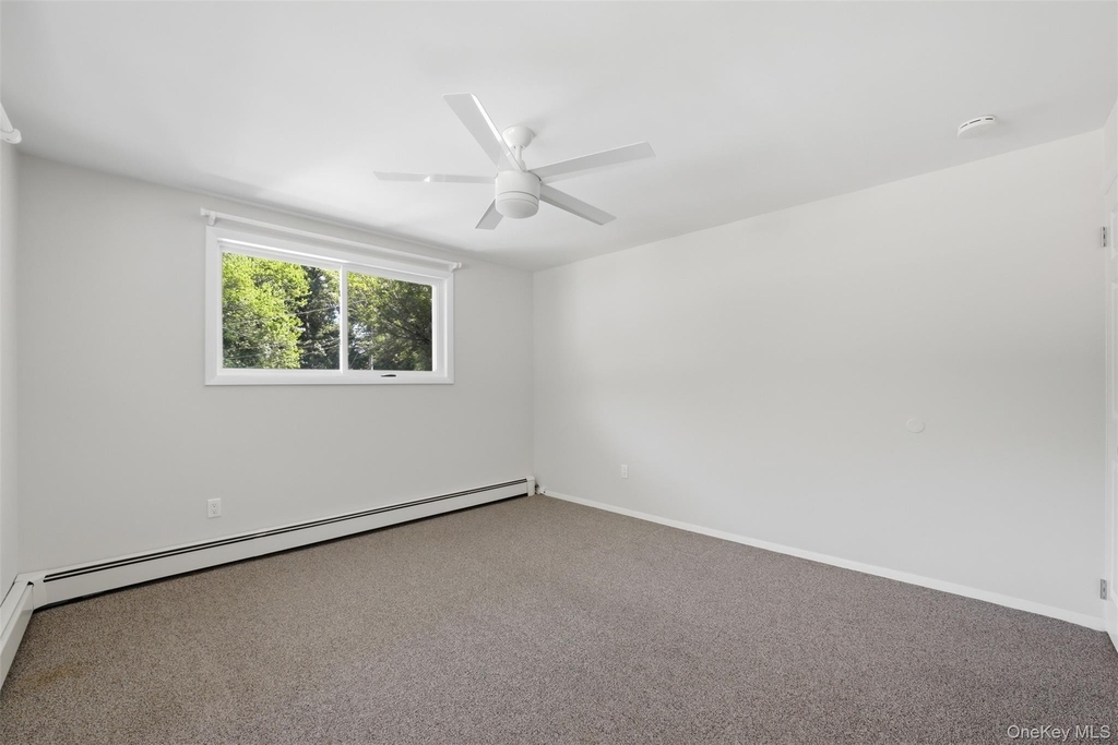 58 Carolyn Road E - Photo 17