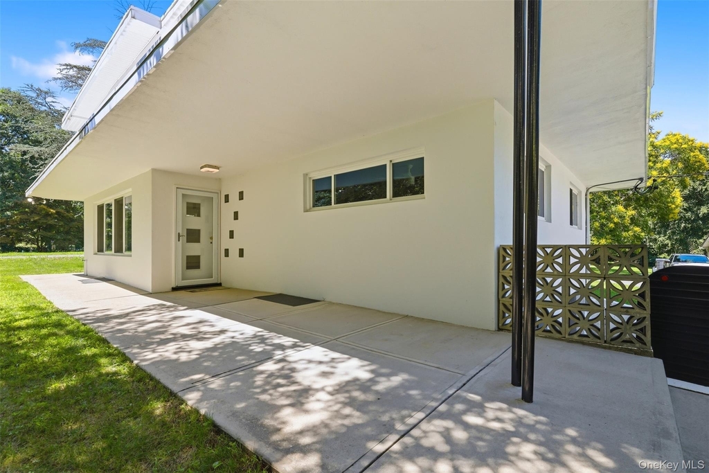 58 Carolyn Road E - Photo 5