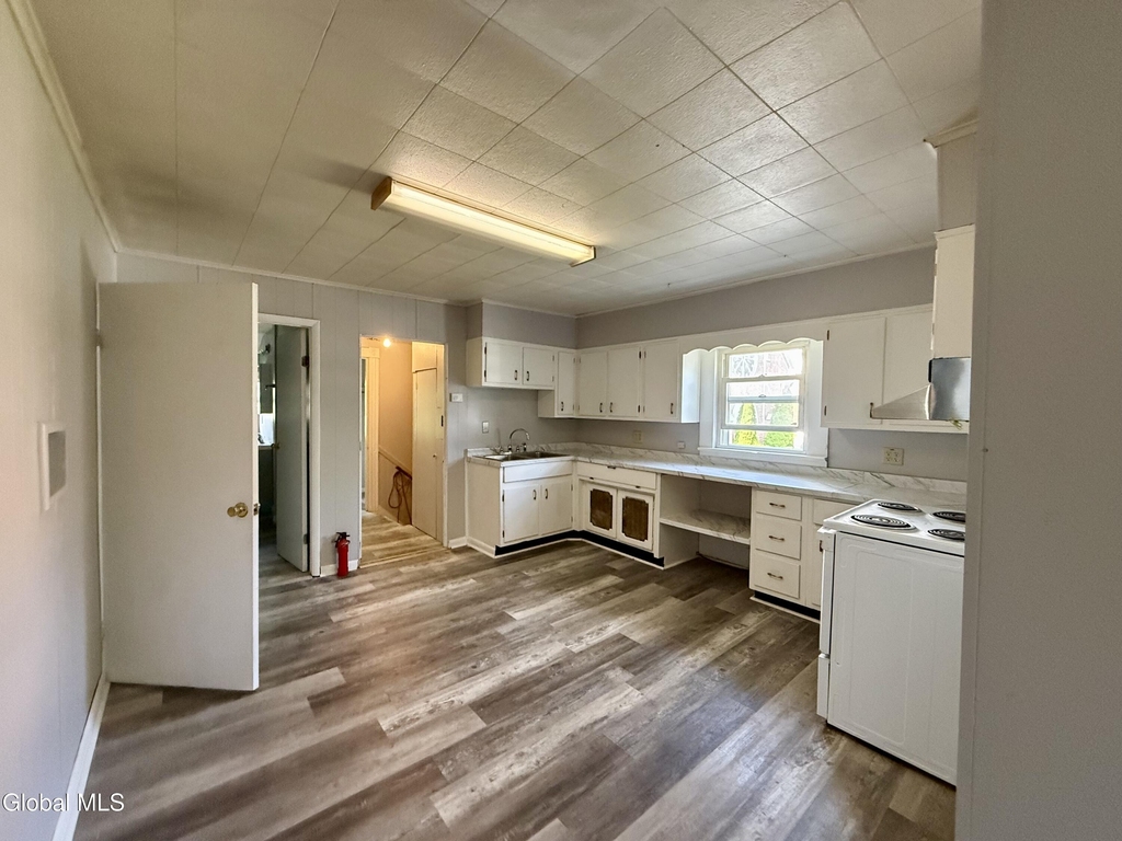 741 Hudson Avenue - Photo 7