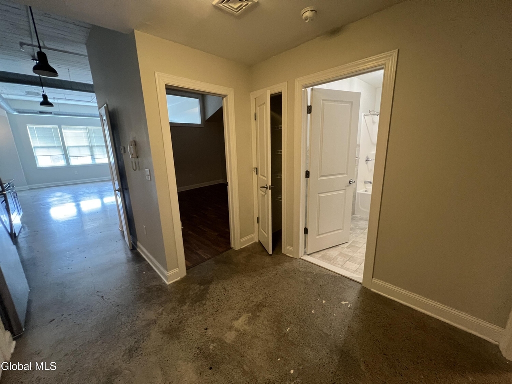 733 Broadway - Photo 4