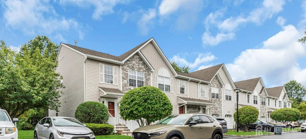 8 Edith Drive - Photo 3